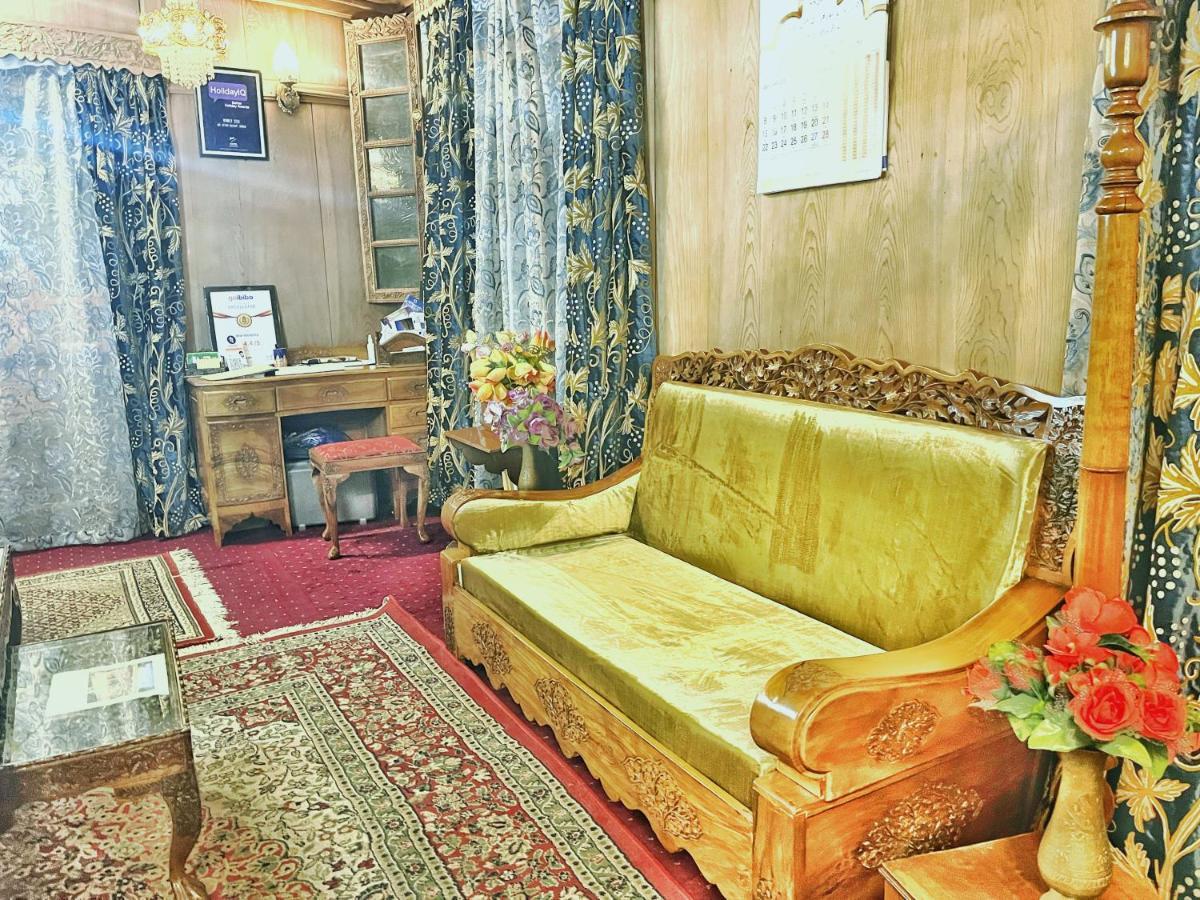 Lake Victoria Houseboats Bed & Breakfast Srinagar  Exterior photo