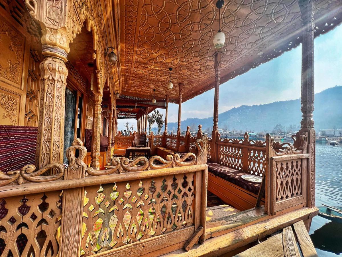 Lake Victoria Houseboats Bed & Breakfast Srinagar  Exterior photo