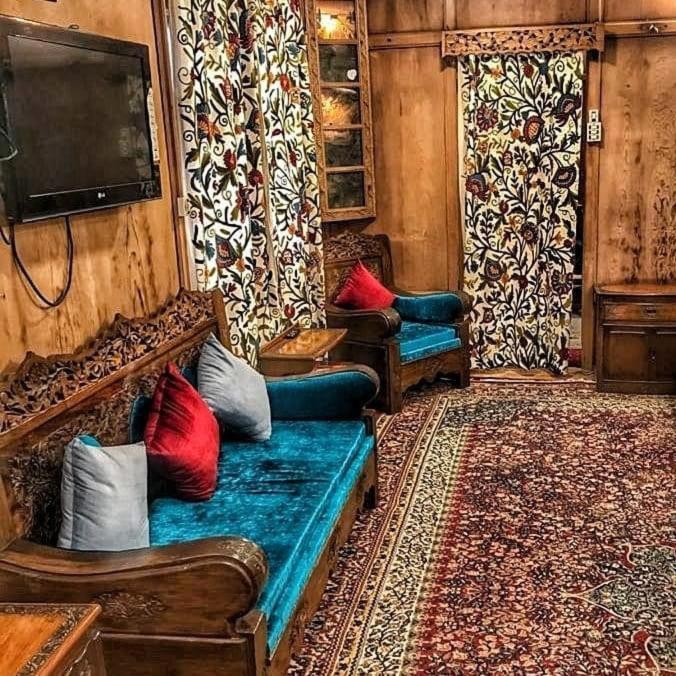 Lake Victoria Houseboats Bed & Breakfast Srinagar  Exterior photo